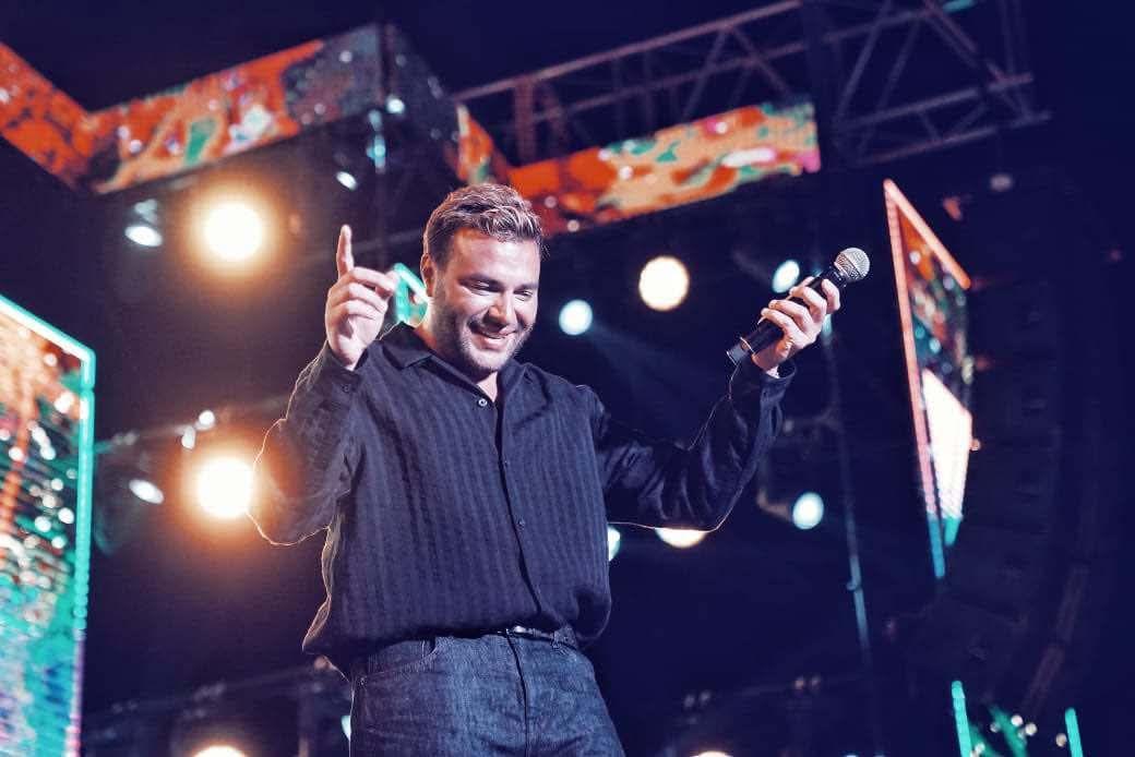 بالصور .. رامي صبري يتألق فى حفل البطولة العربية للجولف بحضور كامل العدد 