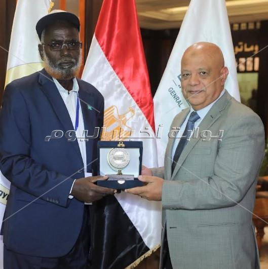 وفد رفيع المستوى من 18 دولة أفريقية يزور ميناء الإسكندرية
