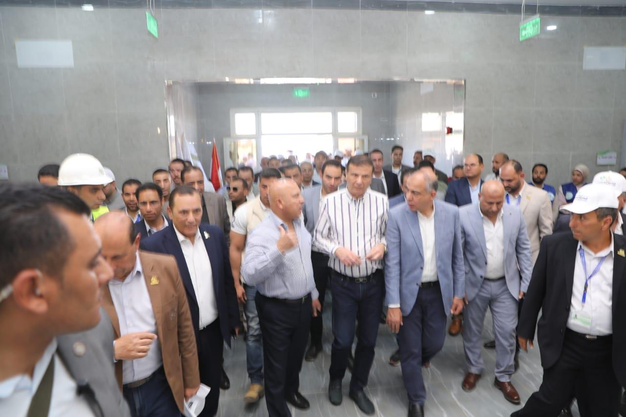 وزير النقل يتفقد الخط الثاني للقطار الكهربائي السريع في المسافة من القاهرة حتى المنيا| صور