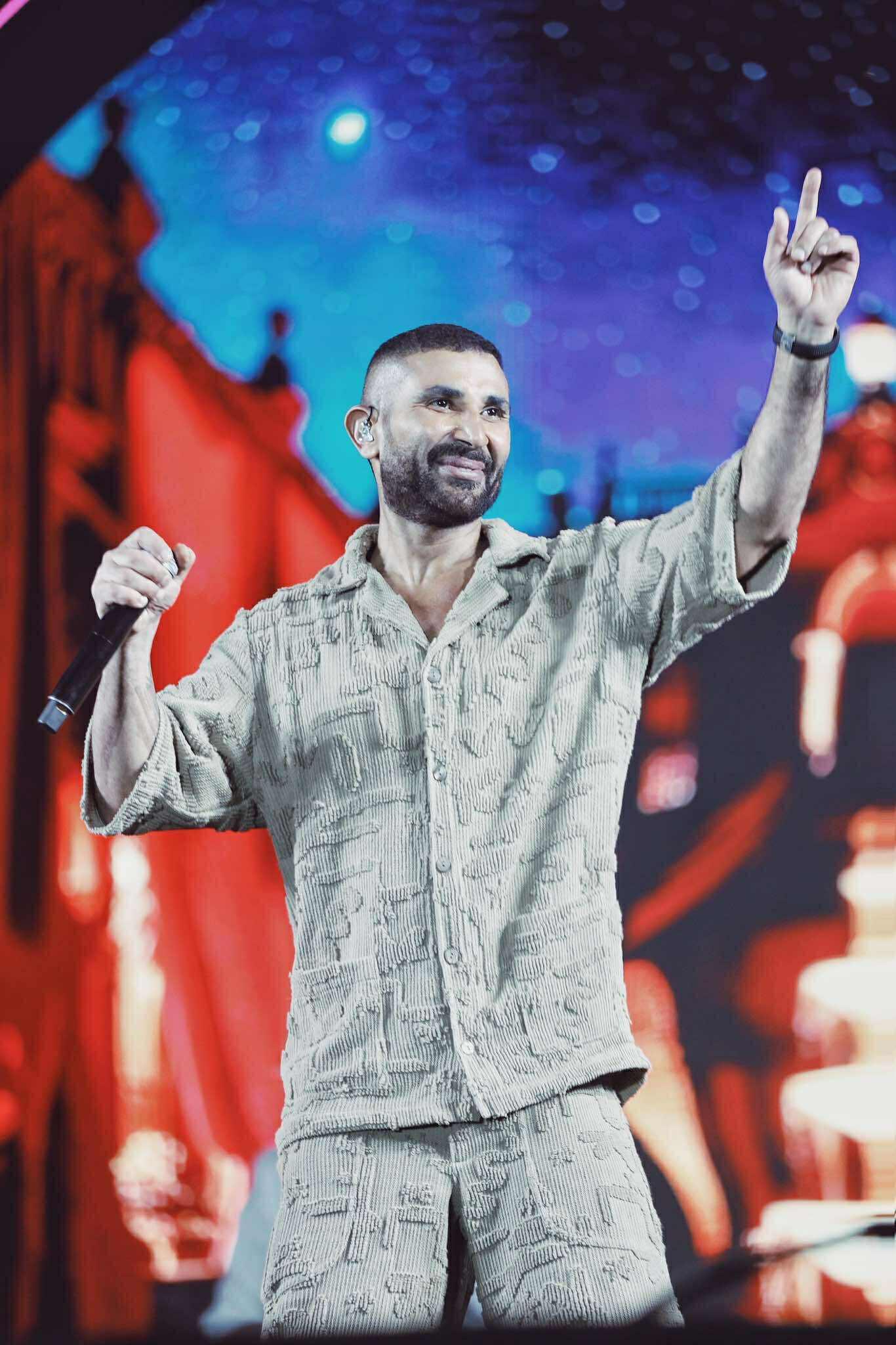أحمد سعد يشعل الساحل الشمالي بحفل غنائي