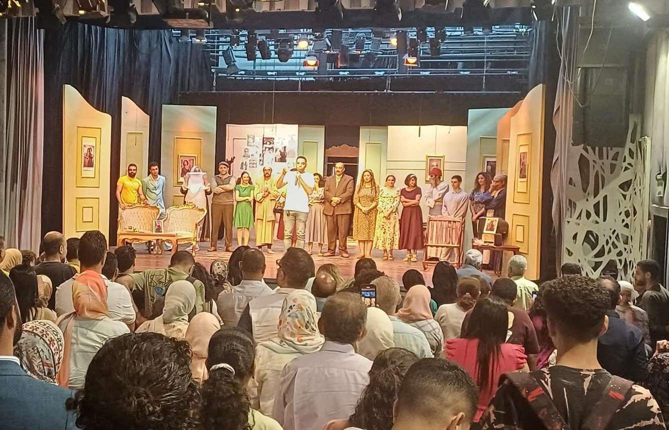 الليلة الأخيرة لمسرحية "الأرتيست" .. إعجاب جماهيري وحضور كامل العدد بالأوبرا 