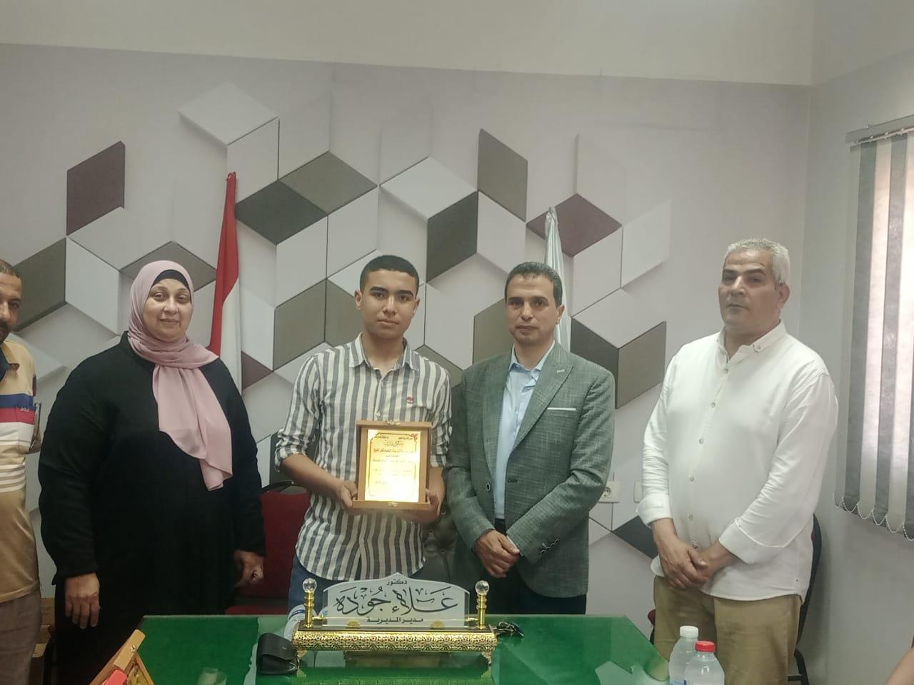  وكيل تعليم كفر الشيخ يكرم أوائل الشهادة الإعدادية| صور
