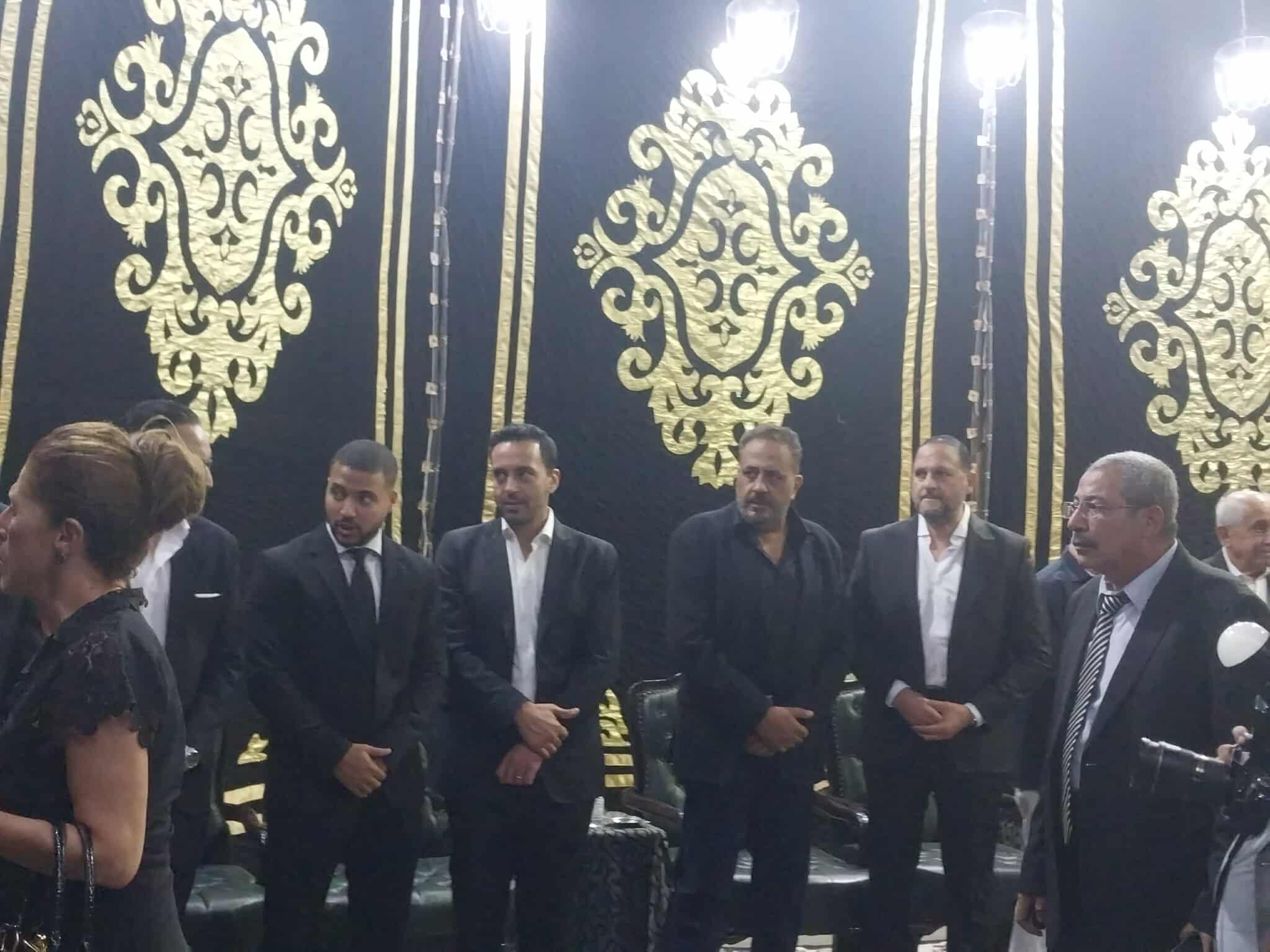 تامر عبد المنعم يستقبل عزاء والده