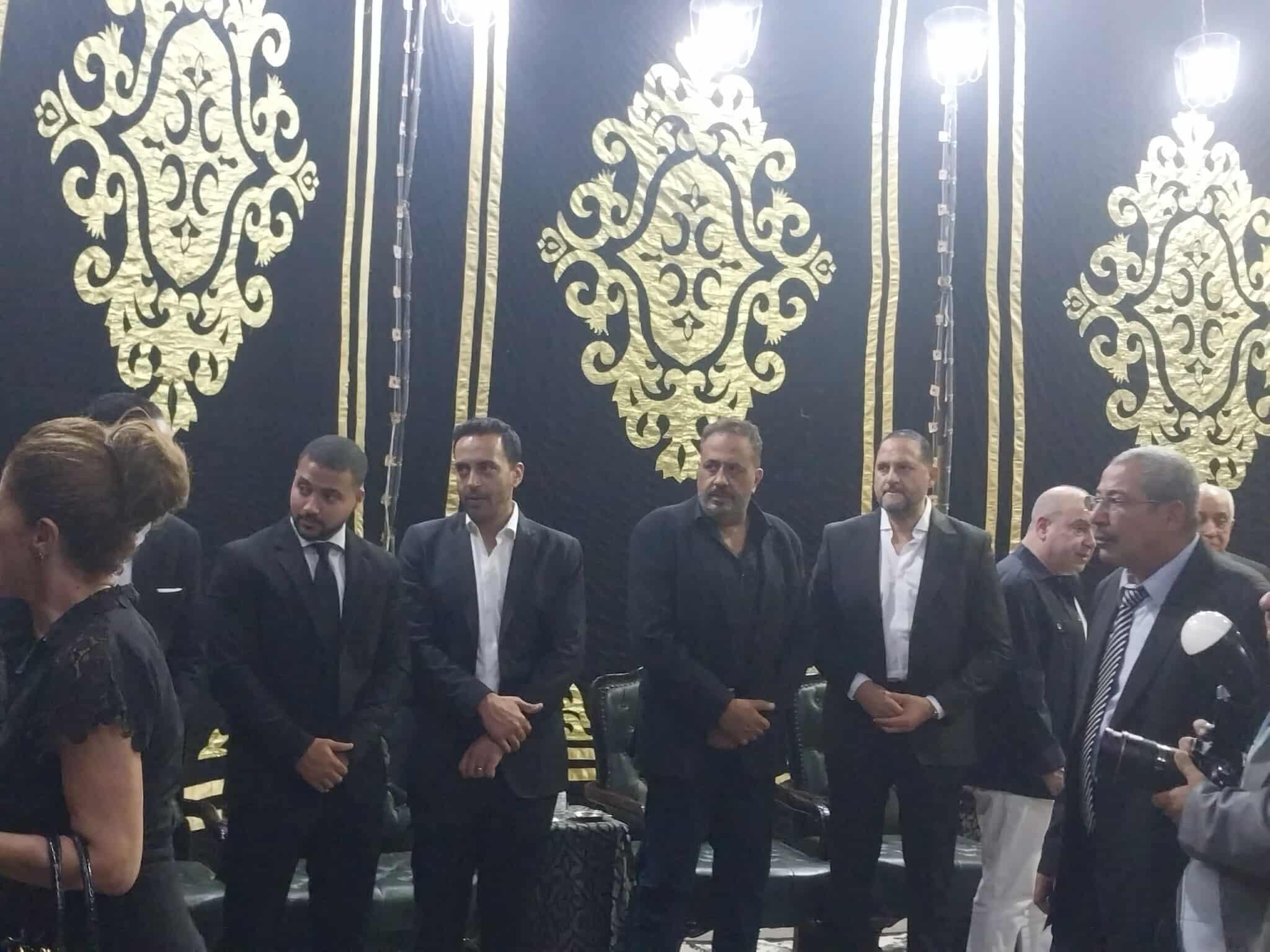 تامر عبد المنعم يستقبل عزاء والده
