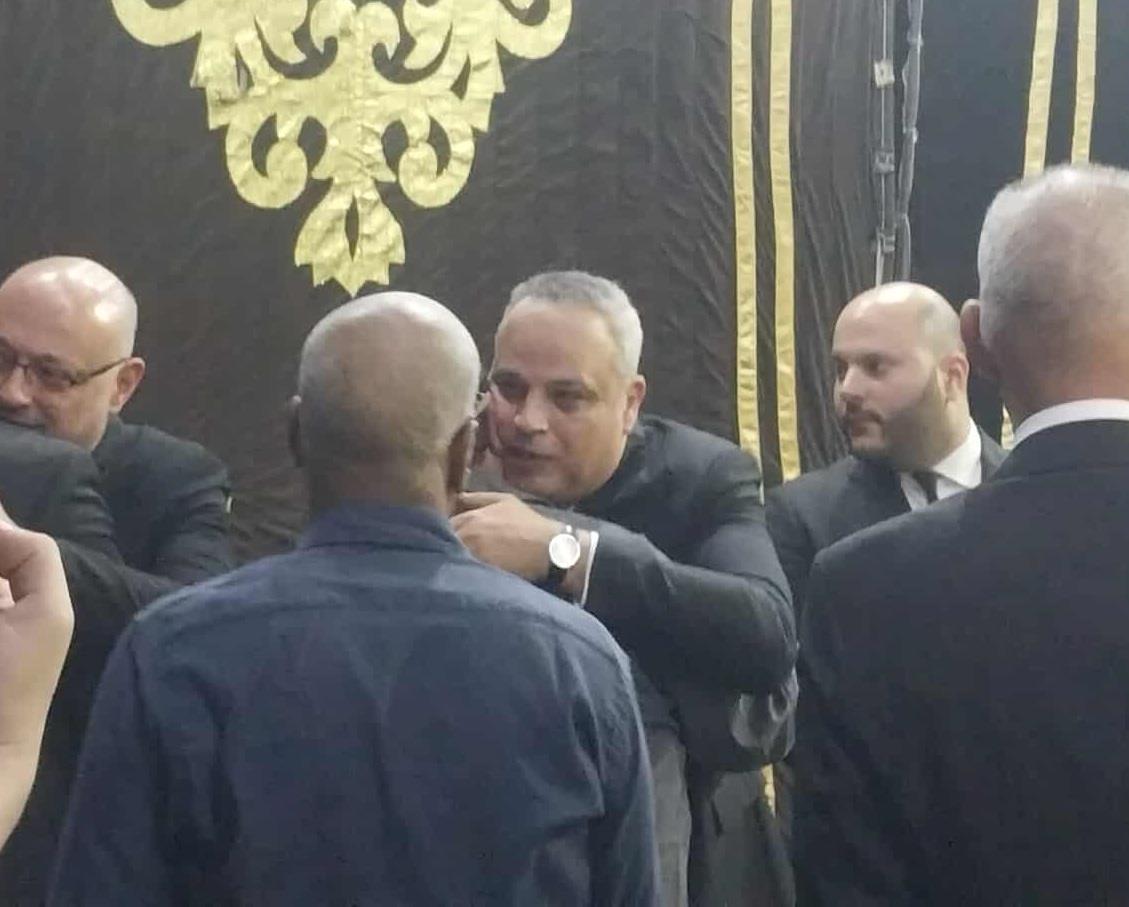 تامر عبد المنعم يستقبل عزاء والده