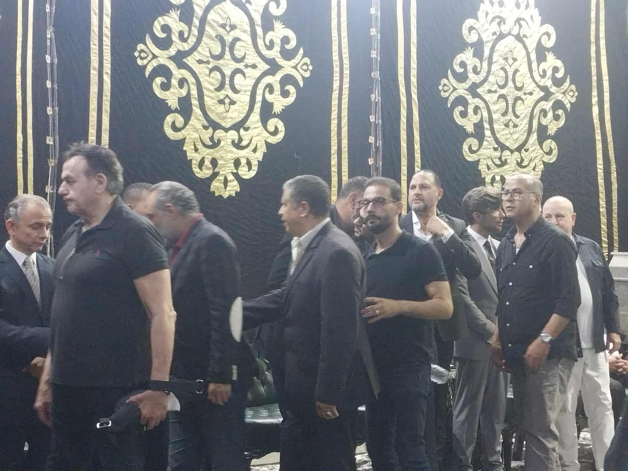 تامر عبد المنعم يستقبل عزاء والده