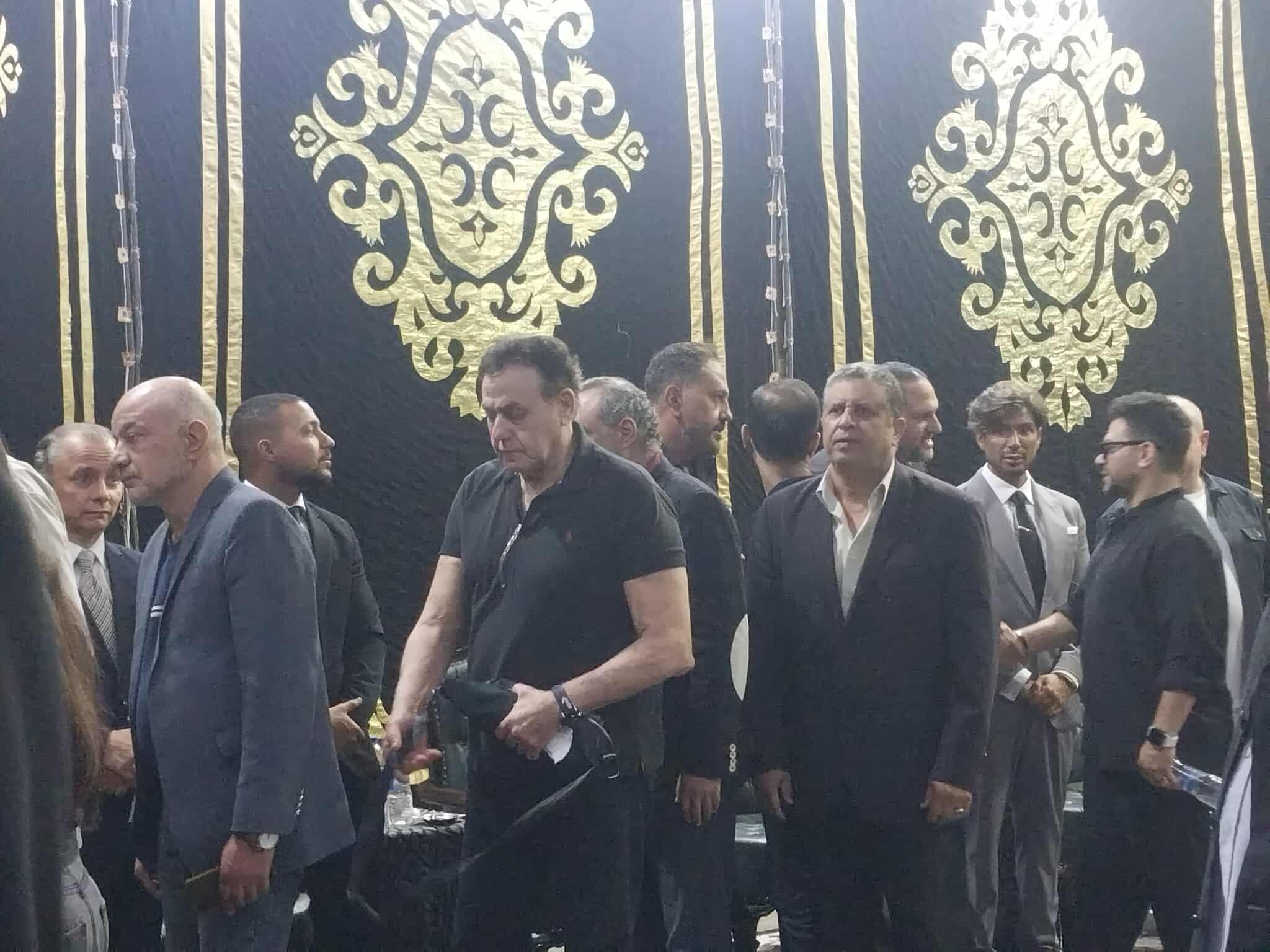 تامر عبد المنعم يستقبل عزاء والده