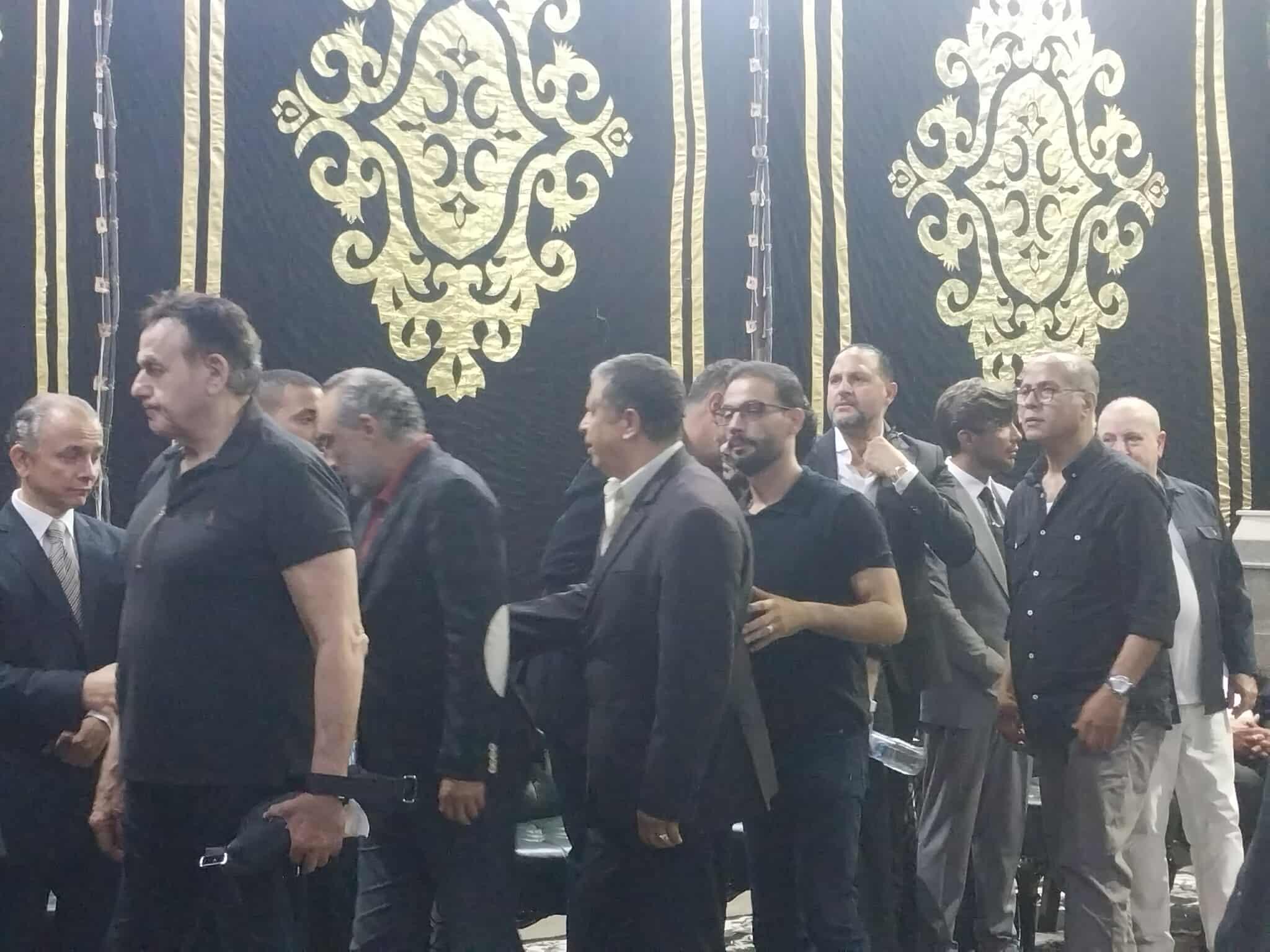 تامر عبد المنعم يستقبل عزاء والده