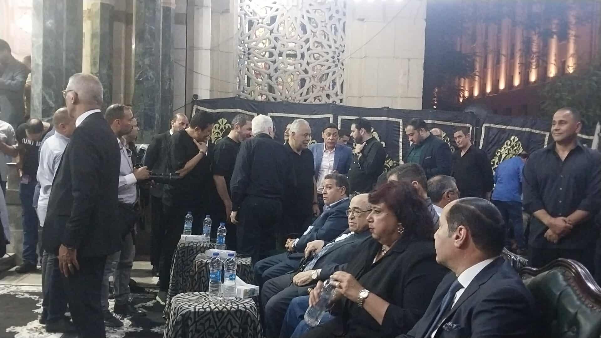 تامر عبد المنعم يستقبل عزاء والده