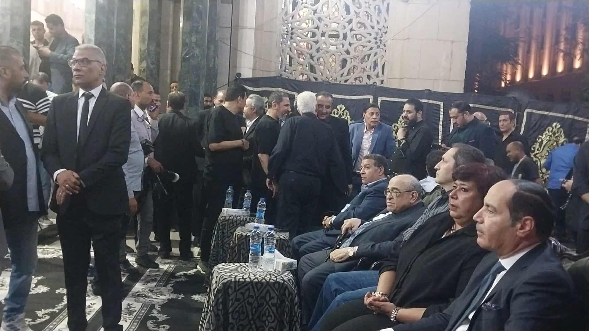 تامر عبد المنعم يستقبل عزاء والده