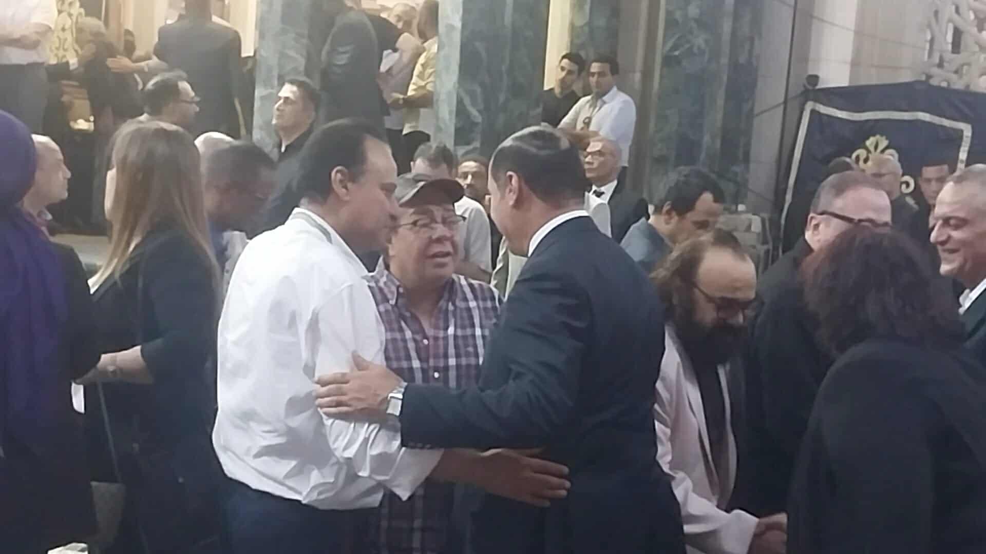 تامر عبد المنعم يستقبل عزاء والده