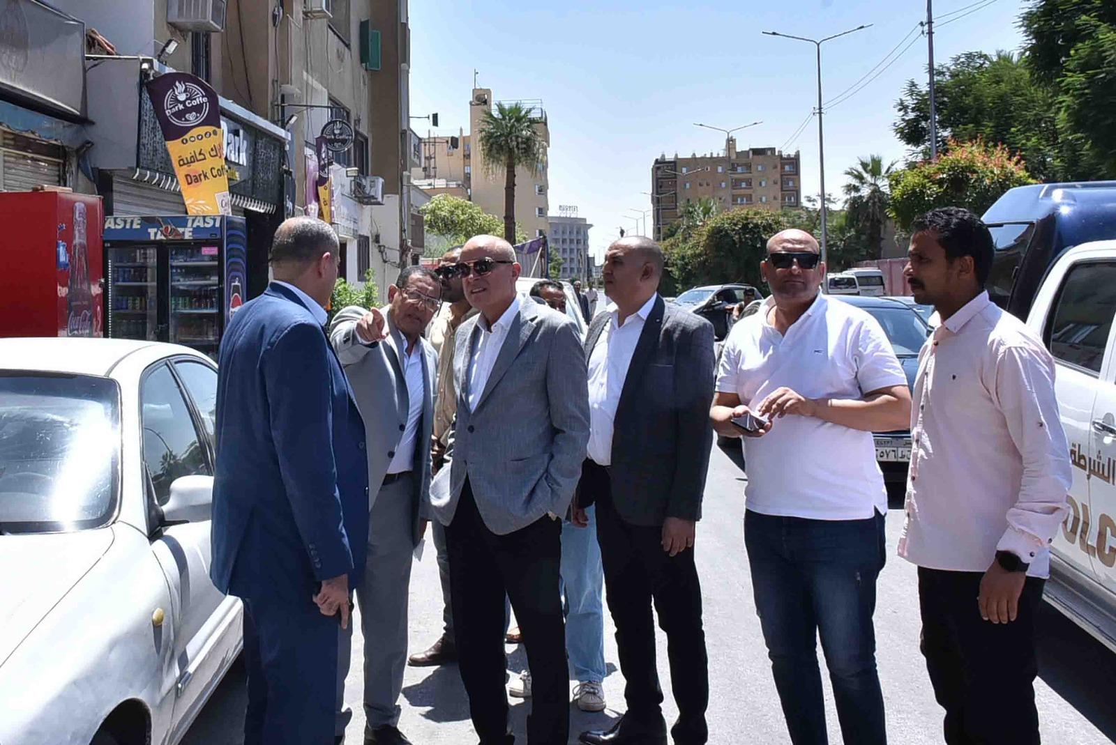 محافظ الأقصر يجري جولة ميدانية موسعة لمتابعة مستوى النظافة بمدينة الأقصر| صور