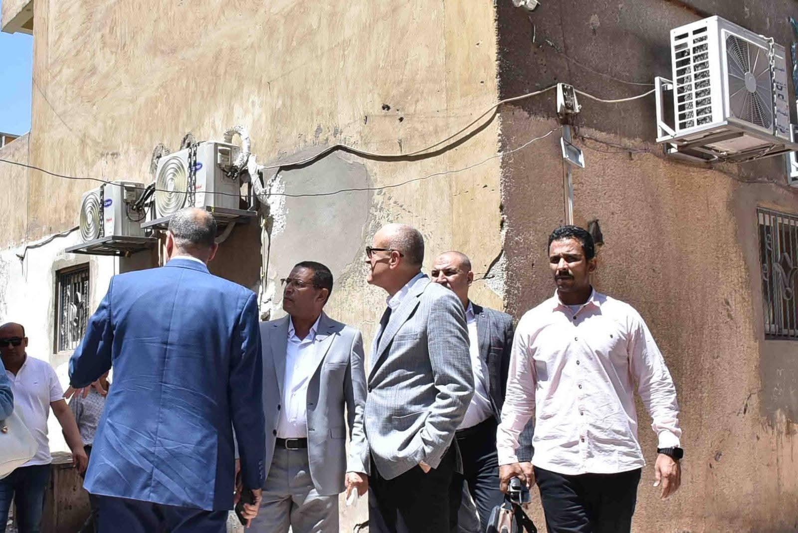 محافظ الأقصر يجري جولة ميدانية موسعة لمتابعة مستوى النظافة بمدينة الأقصر| صور