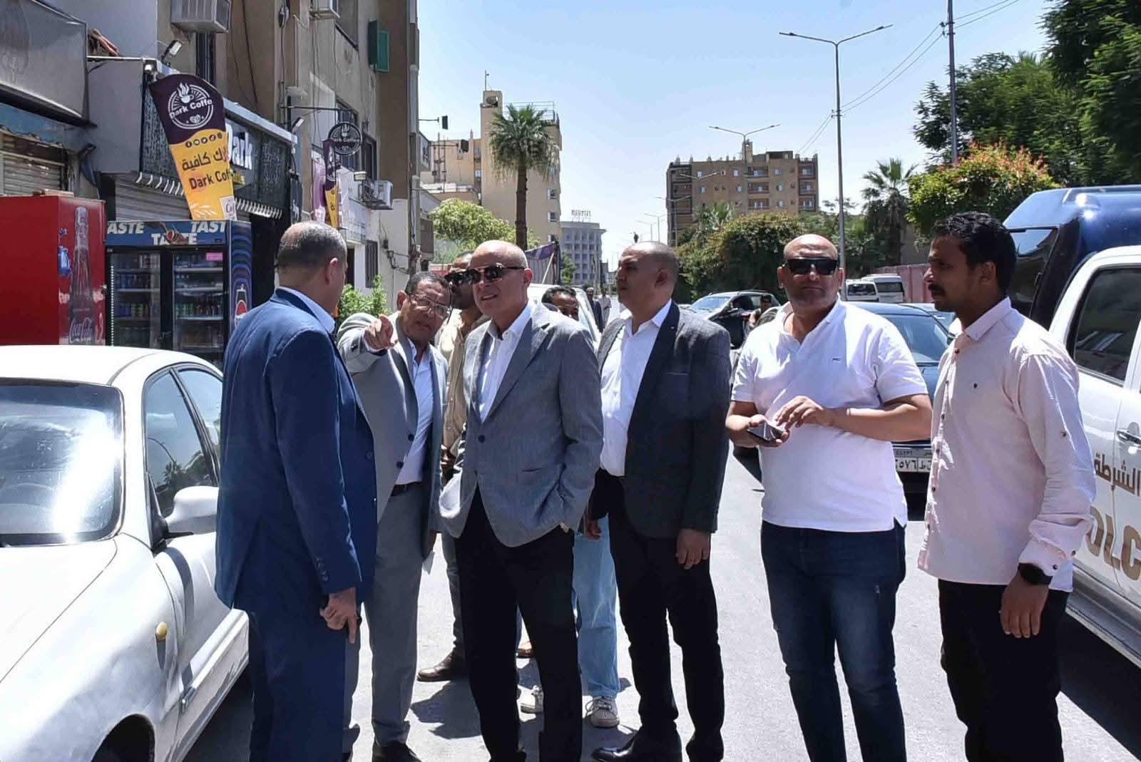 محافظ الأقصر يجري جولة ميدانية موسعة لمتابعة مستوى النظافة بمدينة الأقصر| صور
