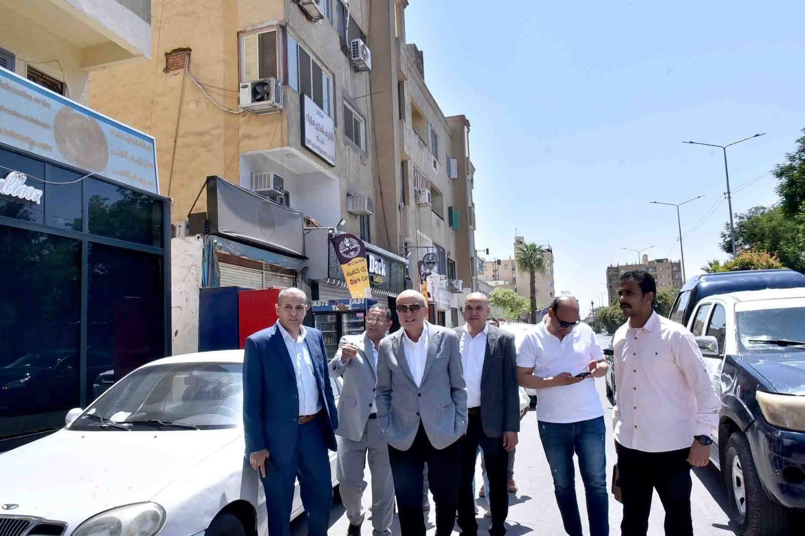 محافظ الأقصر يجري جولة ميدانية موسعة لمتابعة مستوى النظافة بمدينة الأقصر| صور