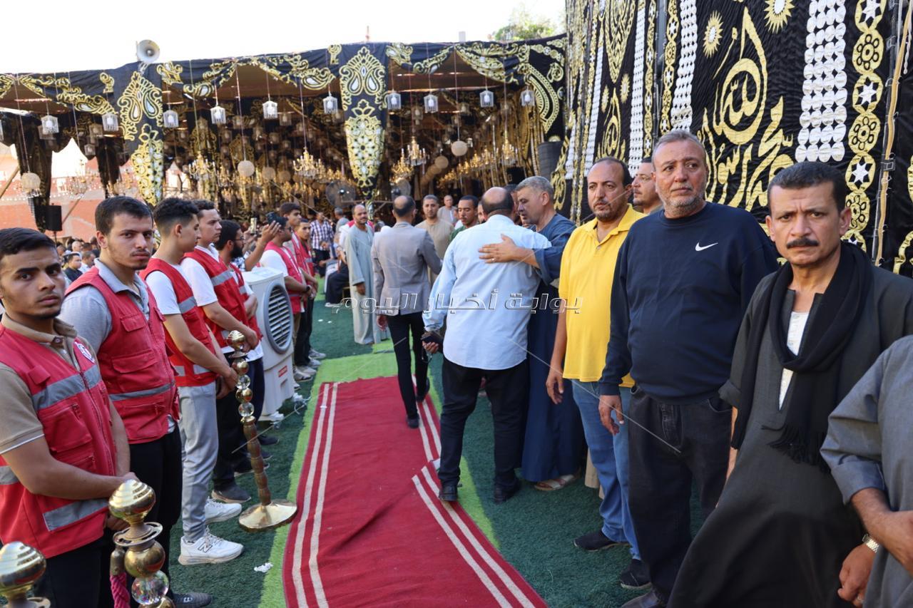 محافظ المنوفية يتلقى واجب العزاء في شهداء حادث الإقليمي بكفر السنابسة بمنوف