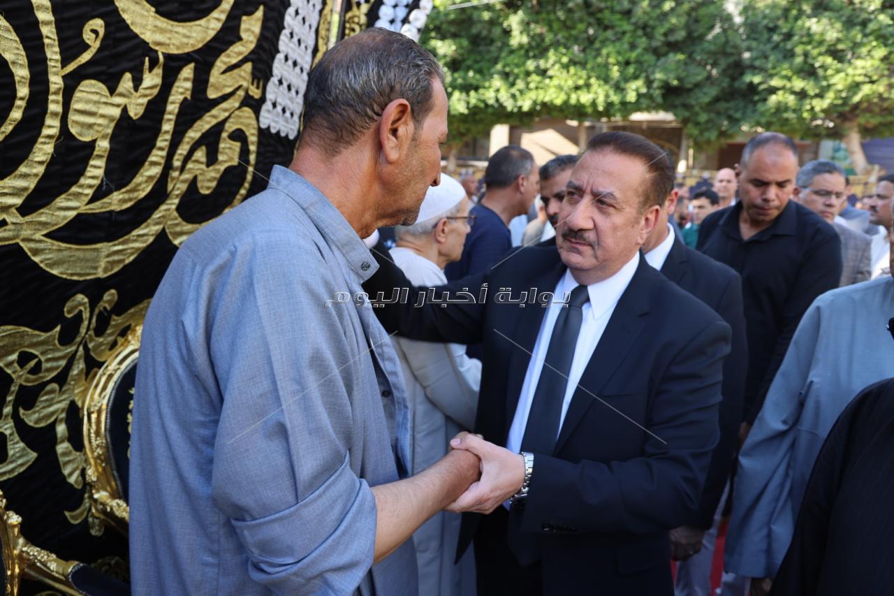 محافظ المنوفية يتلقى واجب العزاء في شهداء حادث الإقليمي بكفر السنابسة بمنوف
