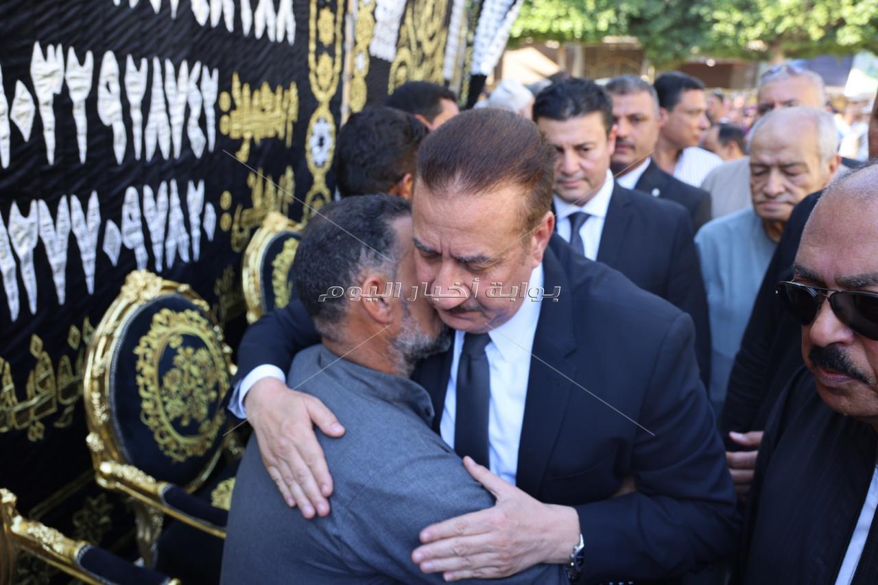 محافظ المنوفية يتلقى واجب العزاء في شهداء حادث الإقليمي بكفر السنابسة بمنوف