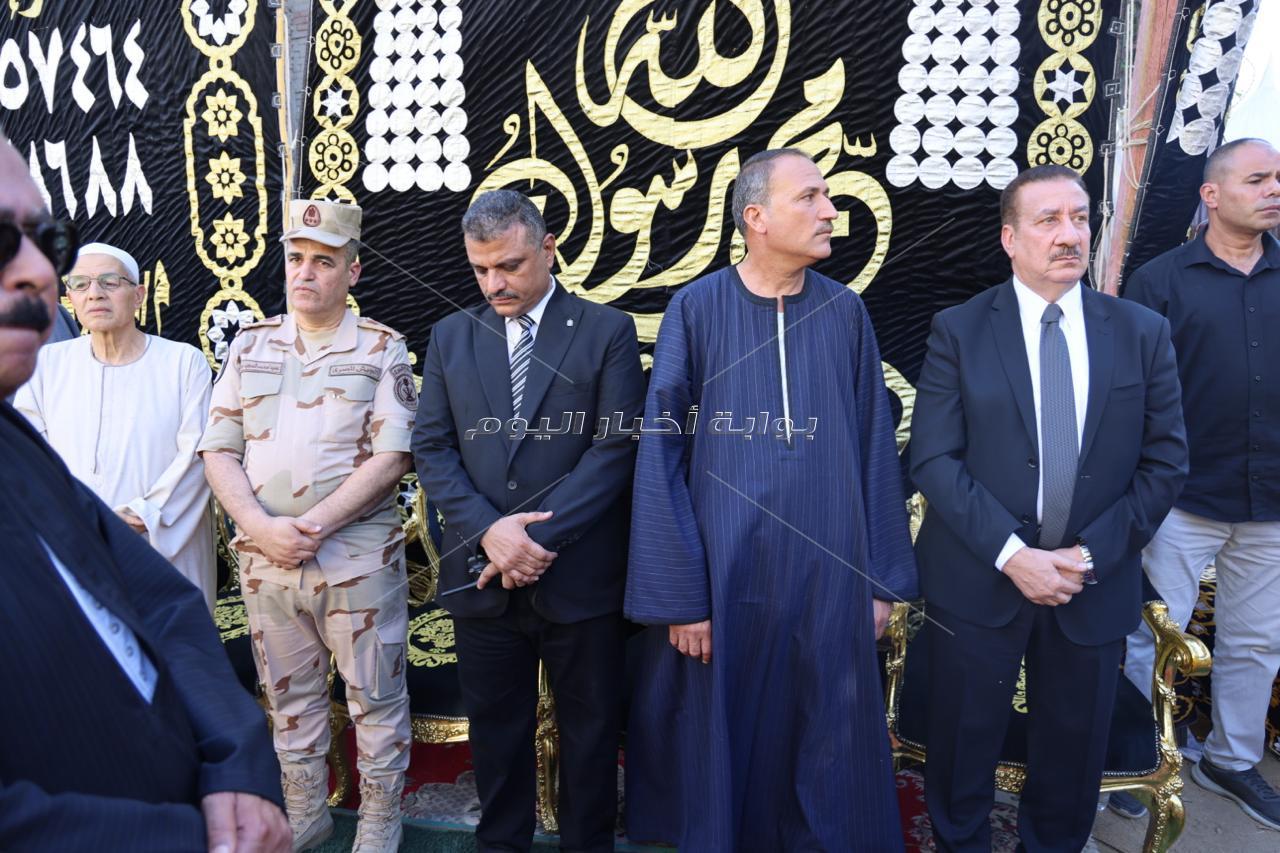 محافظ المنوفية يتلقى واجب العزاء في شهداء حادث الإقليمي بكفر السنابسة بمنوف