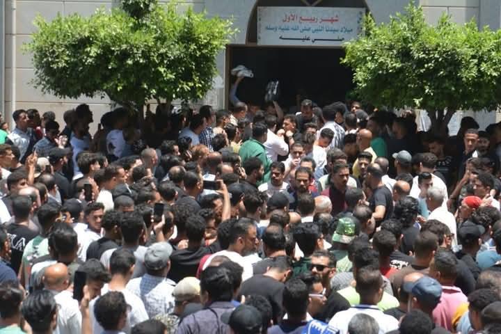 بالصور بعد تأكد أجهزة الصحة من الوفاة طبيعية والكشف عليه داخل المسجد