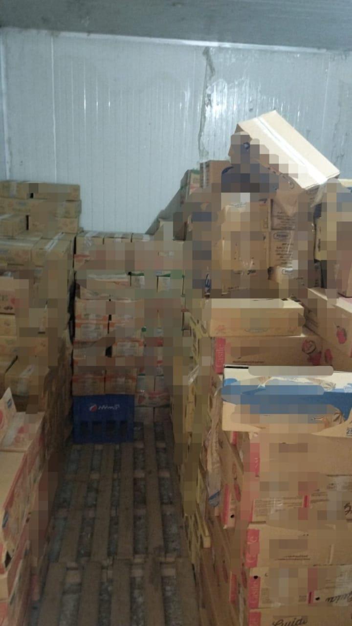    ضبط أكثر من 2700 كرتونة مواد غذائية   مجهولة المصدر   وتحرير 101 محضر تمويني بالمنوفية..صور