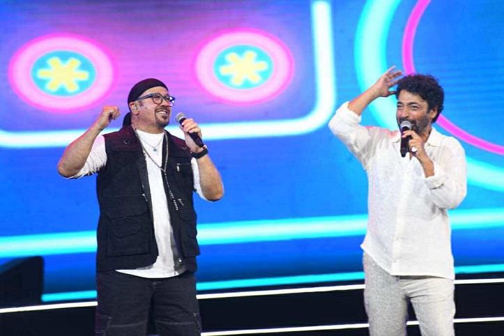 وليد منصور يعيد للمسرح الروماني قوته بحفل استثنائي كامل العدد لنجوم التسعينيات