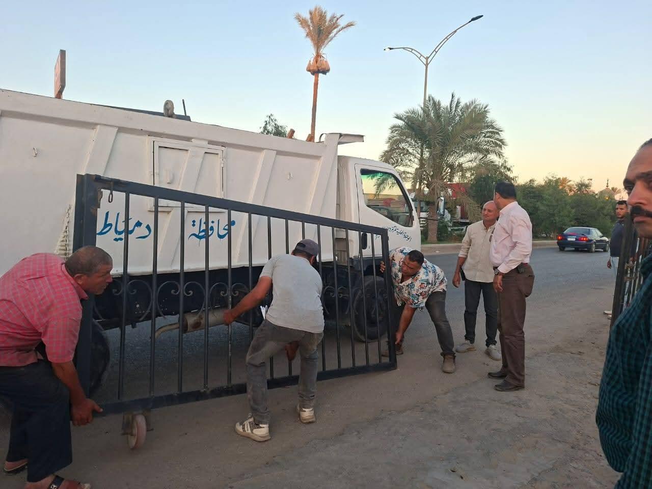 السكرتير العام يقود حملة مكبرة لازالة التعديات على الاراضي الزراعية وحرم طريق دمياط الجديدة| صور