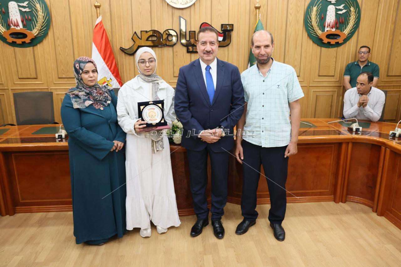 محافظ المنوفية يكرم أوائل الجمهورية