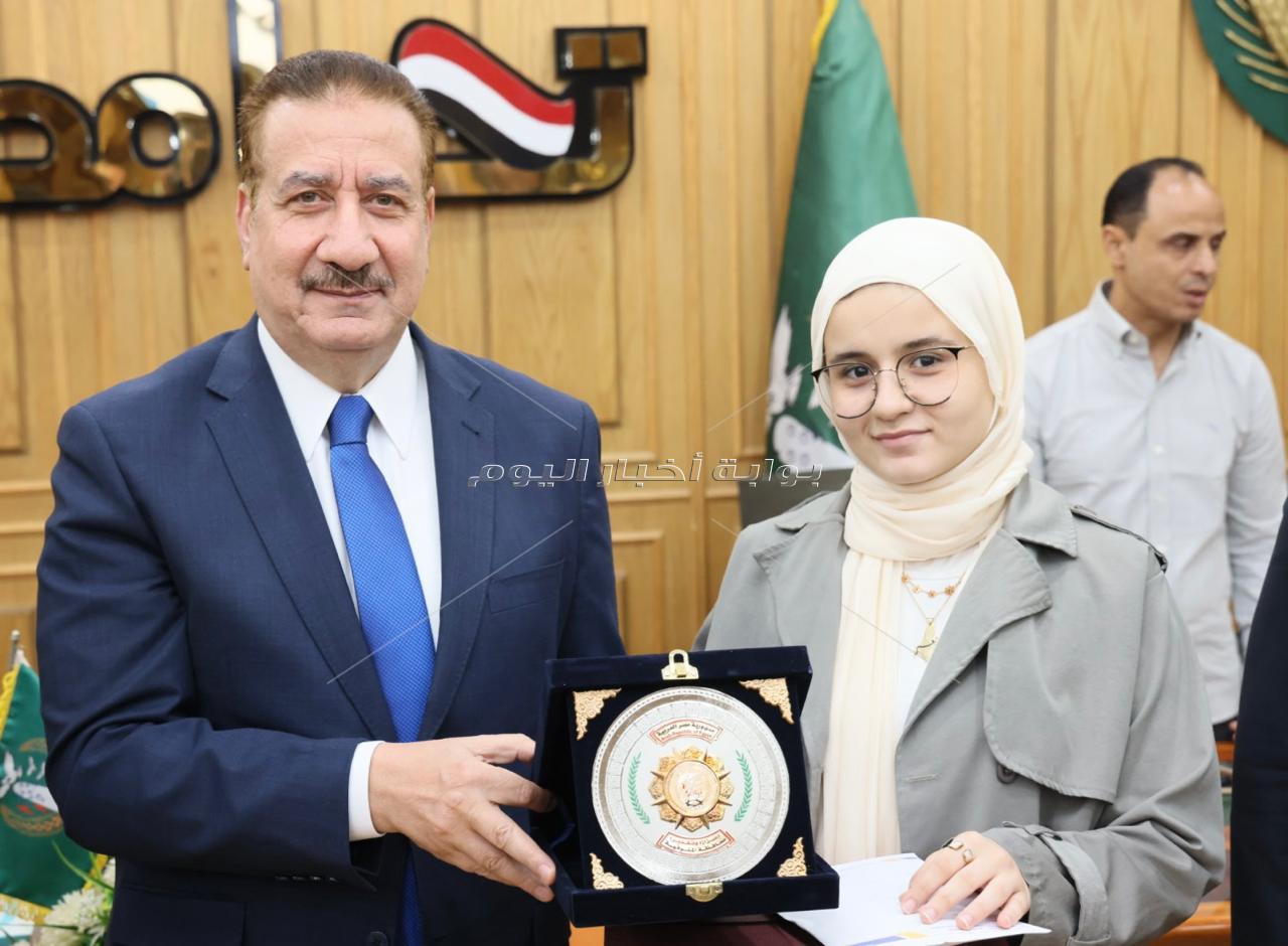 محافظ المنوفية يكرم أوائل الجمهورية