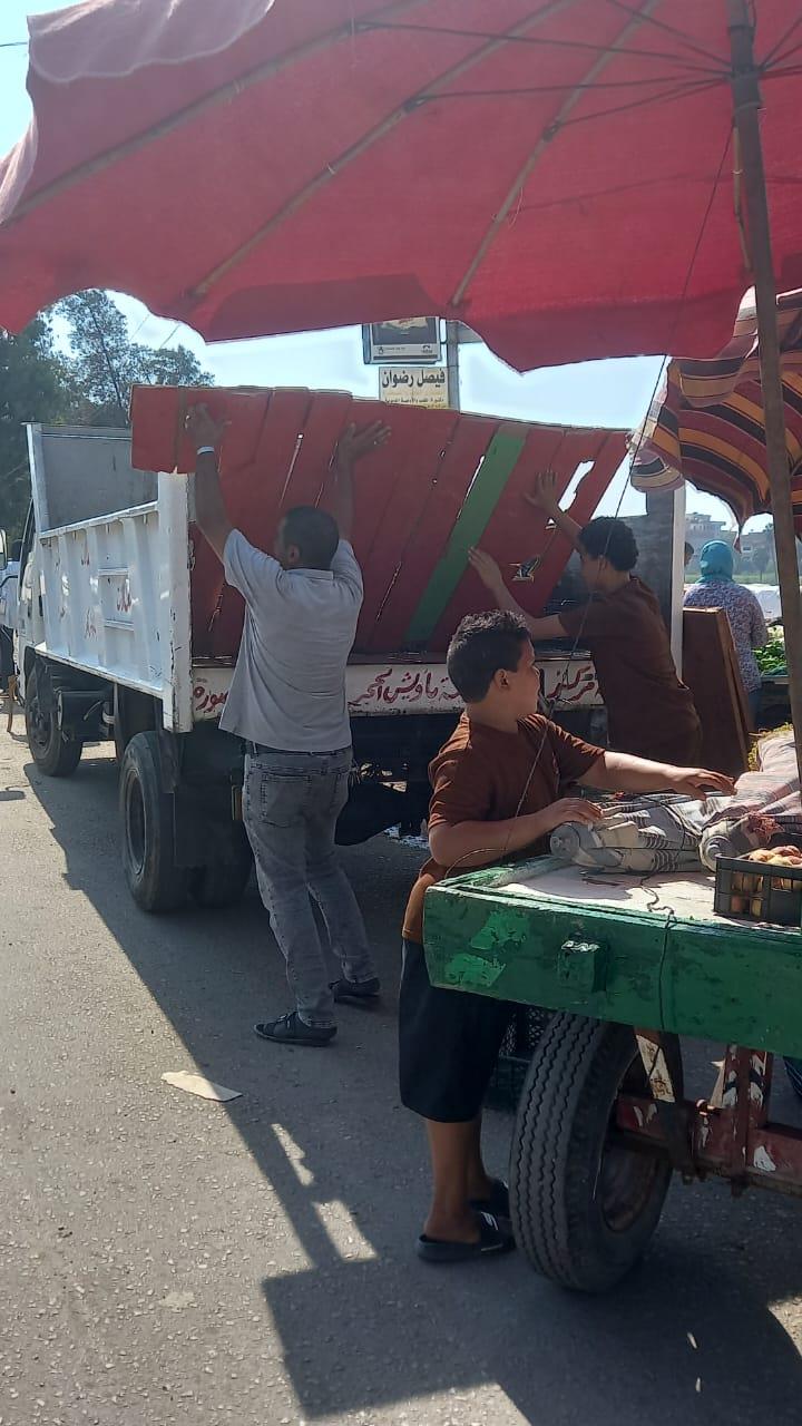  محافظ الدقهلية يصدر تعليمات مشددة لرفع الإشغالات وتنظيم المواقف العشوائية .