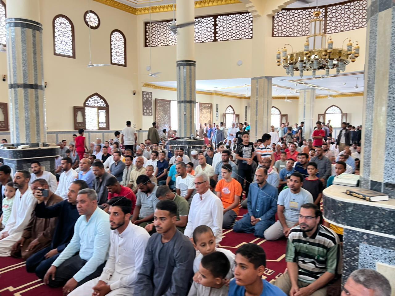 نائب محافظ سوهاج  يستمع لشكاوى سكان المدينة الجديدة| صور