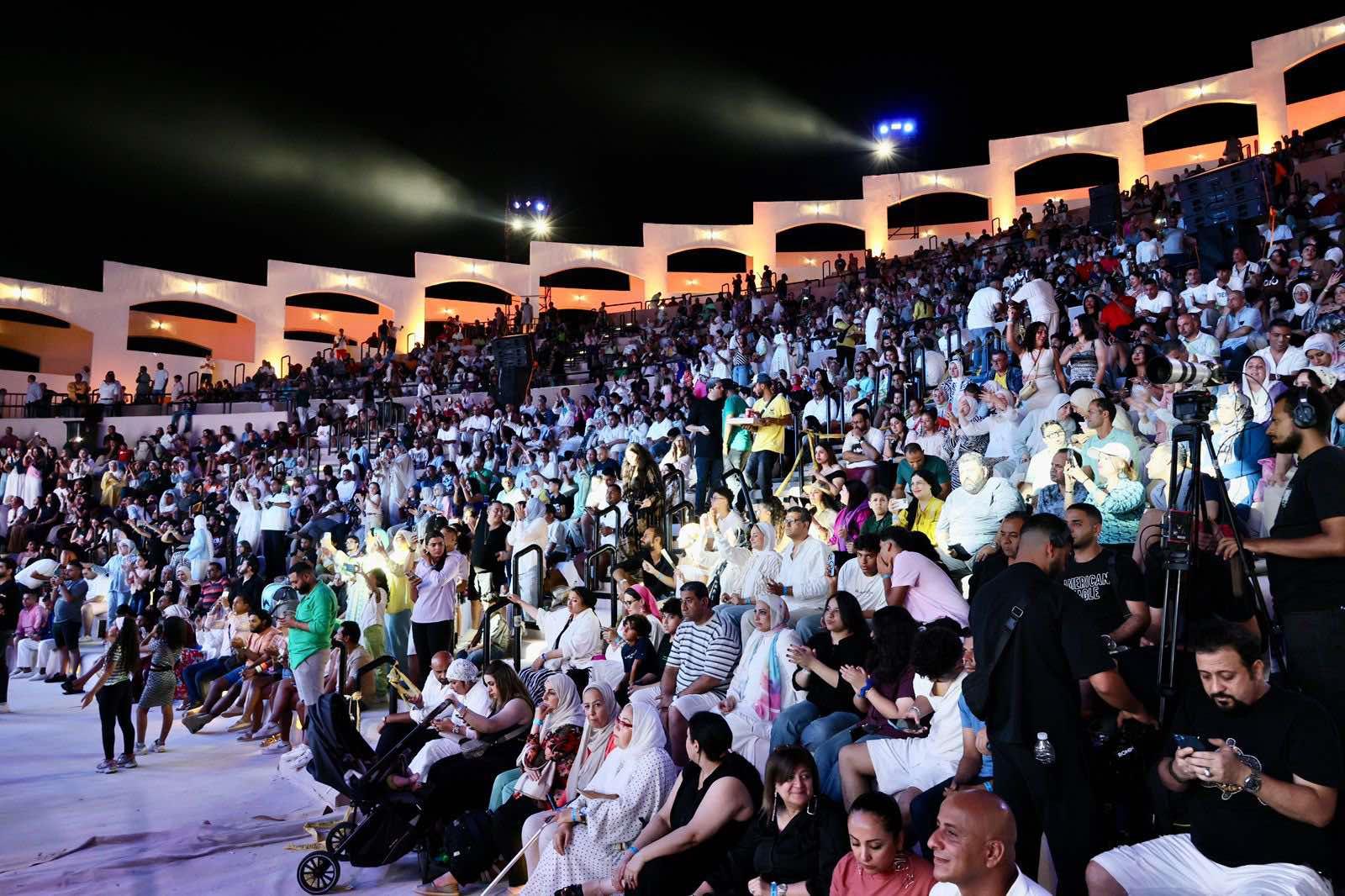واما وحمادة هلال ونيكول سابا وهيثم شاكر ولؤي وعدوية يشعلون المسرح الروماني