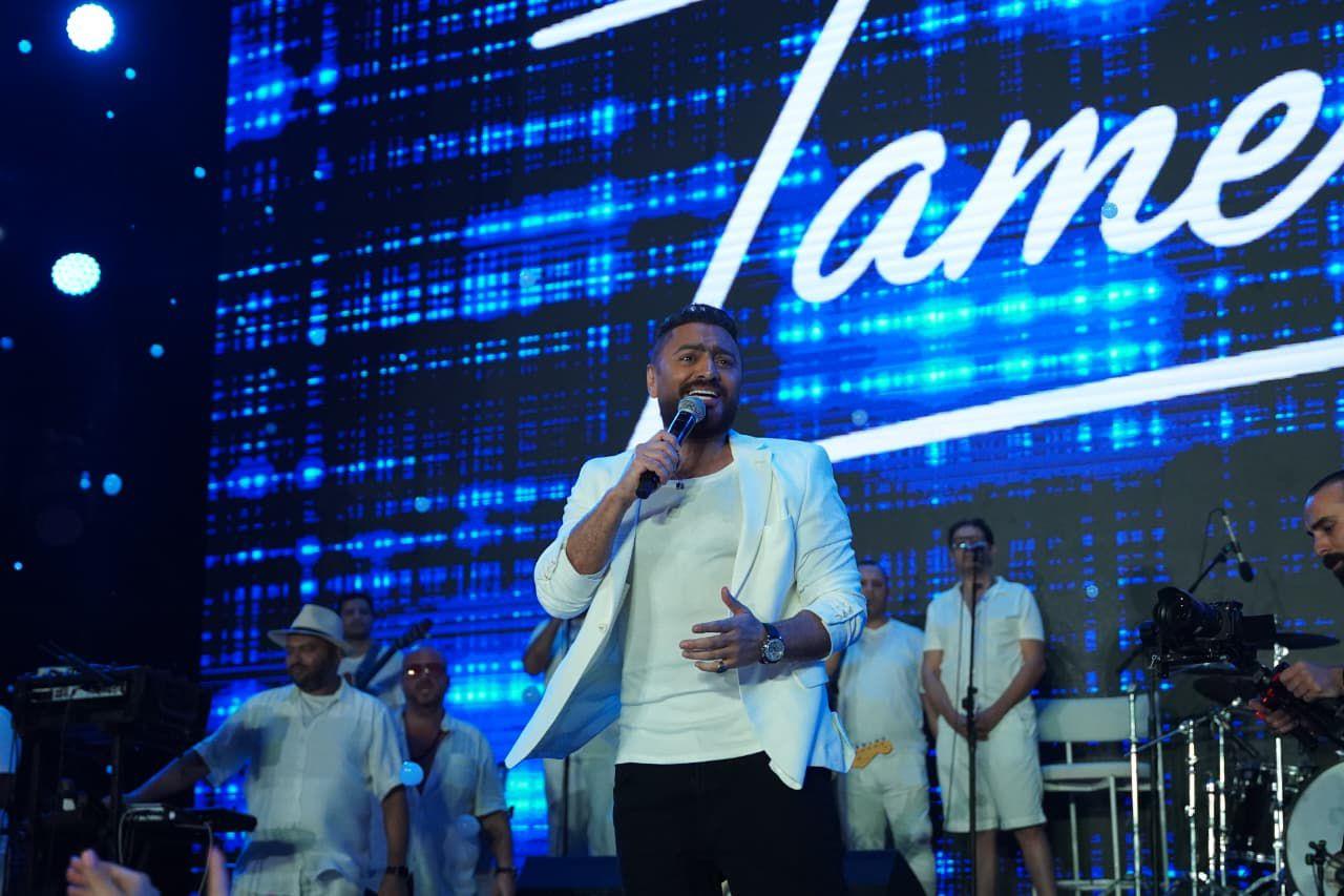 كامل العدد.. تامر حسني والشامي يشعلان حفلهما بمهرجان مراسي "ليالي مراسي"