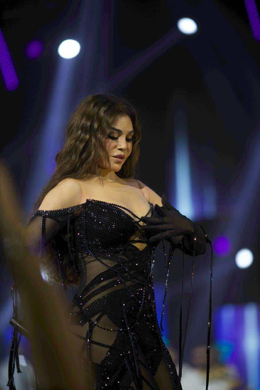 هيفاء وهبي تشعل مسرح فوروم دي بيروت بحفل كامل العدد