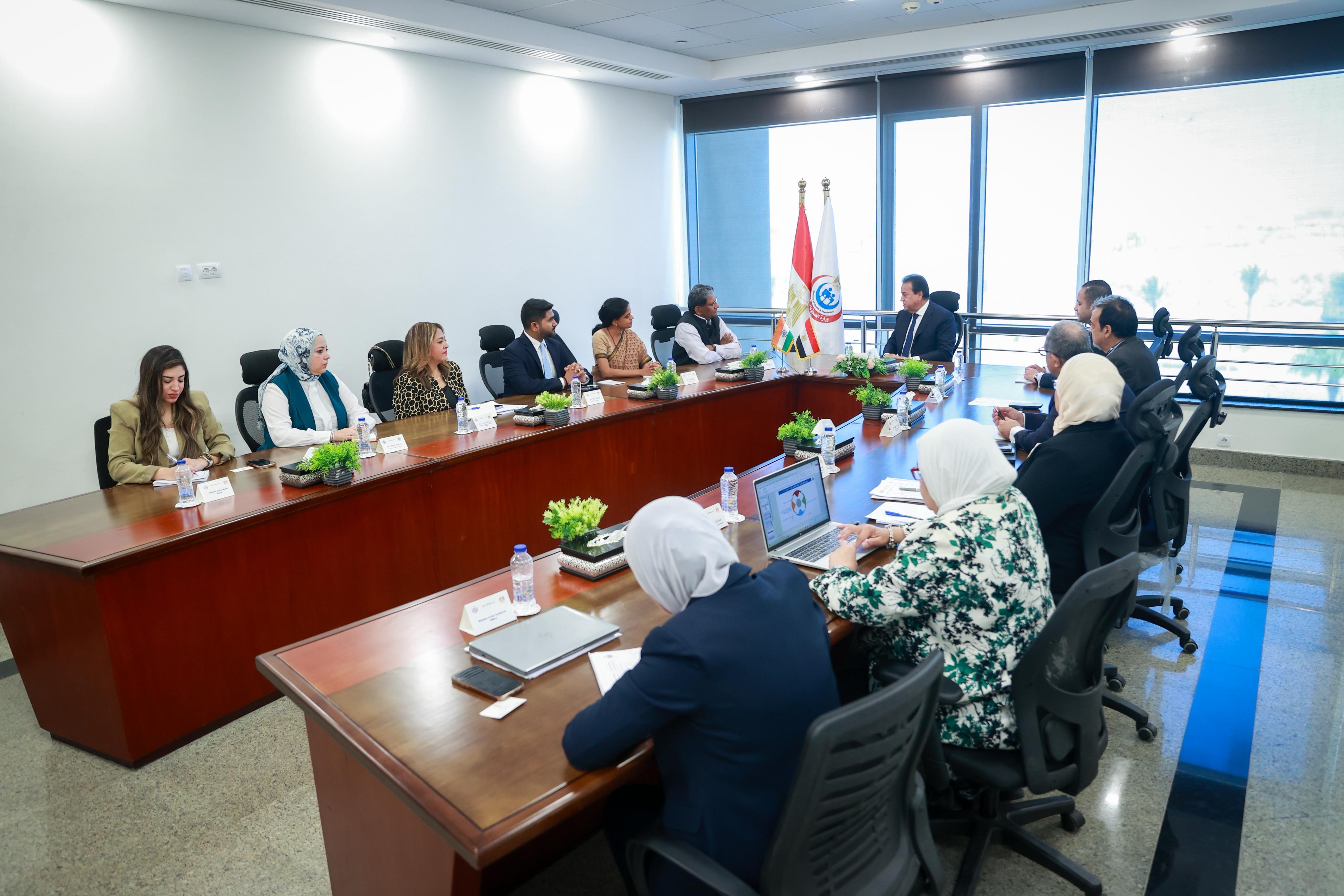 سفير الهند بالقاهرة ووزير الصحة