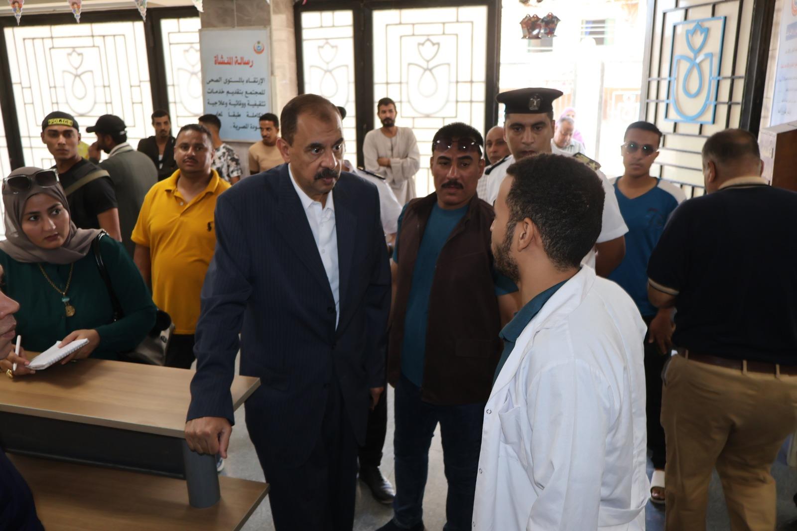 محافظ سوهاج يتفقد قرية “البربا” بجرجا ويحيل عدد من المسئولين للتحقيق| صور
