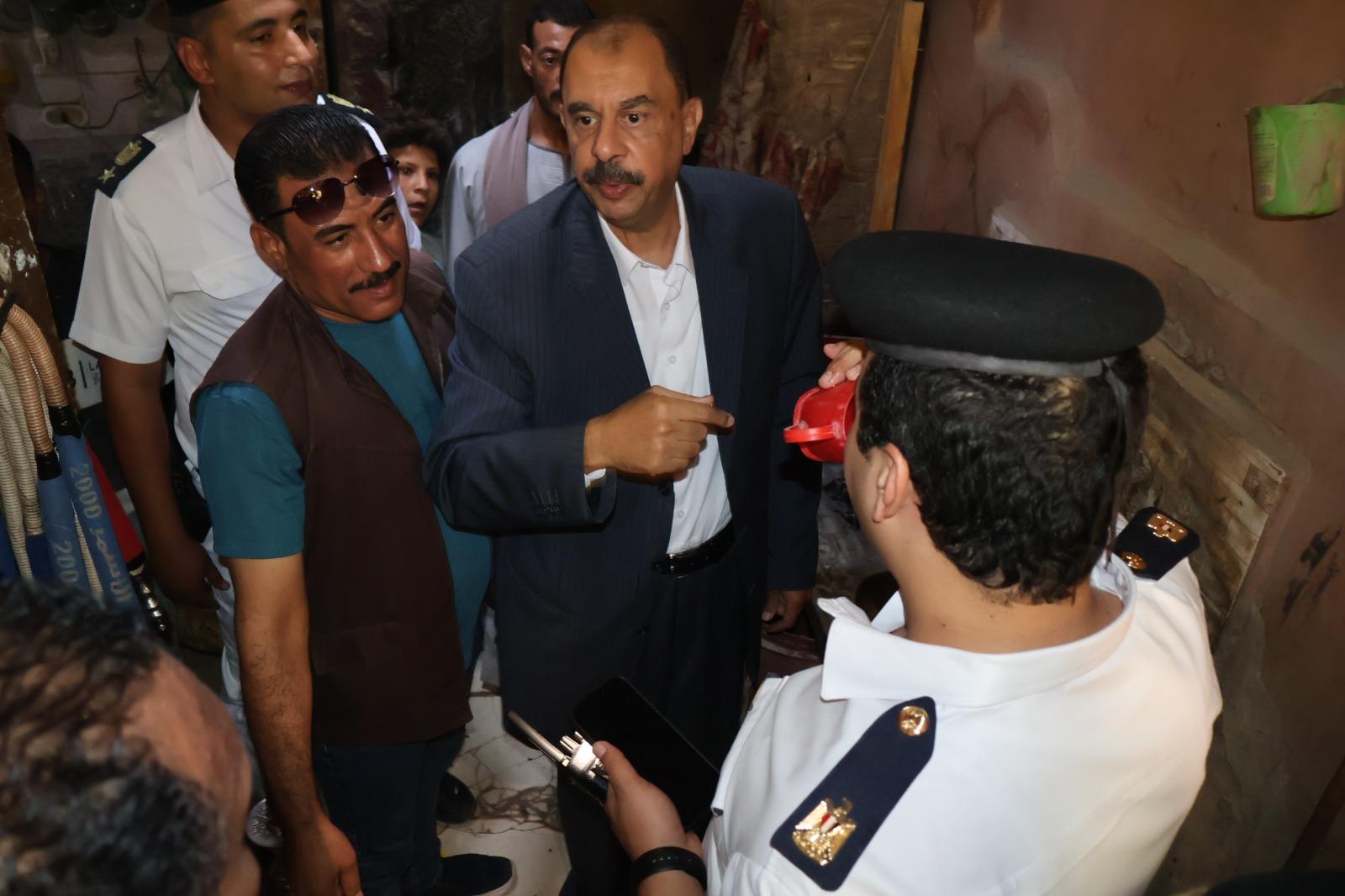 محافظ سوهاج يتفقد قرية “البربا” بجرجا ويحيل عدد من المسئولين للتحقيق| صور