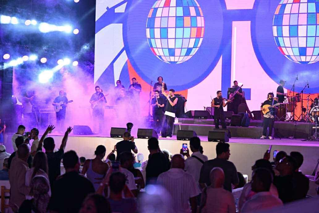 حماقي يشعل حماس جمهور مراسي.. وسر بكائه مع «ولا ليلة من لياليك»