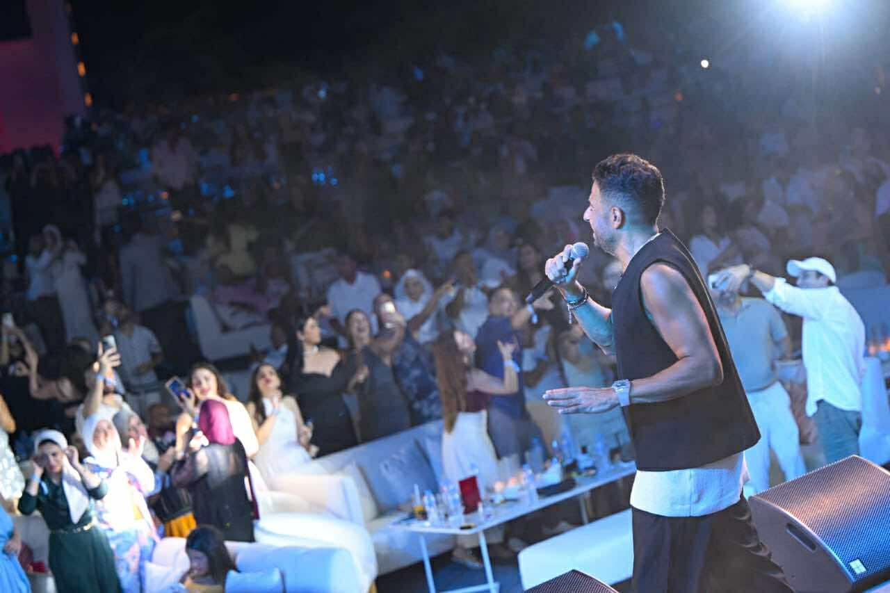 حماقي يشعل حماس جمهور مراسي.. وسر بكائه مع «ولا ليلة من لياليك»