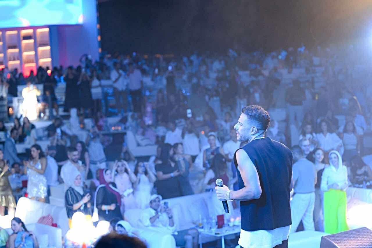 حماقي يشعل حماس جمهور مراسي.. وسر بكائه مع «ولا ليلة من لياليك»