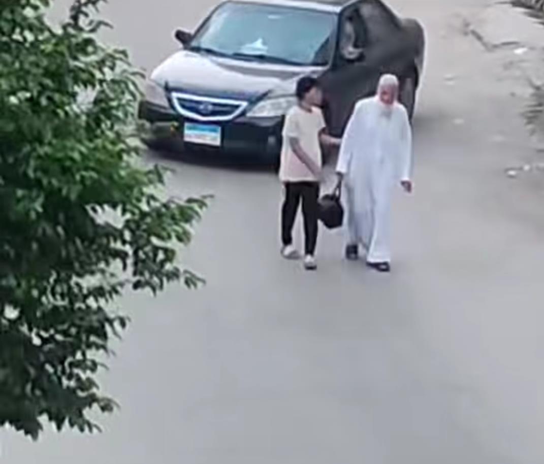 حديث الإسماعيلية "محمود نافع.. عكاز جاره الكفيف": شهم الإسماعيلية أيقونة البر والإحسان| صور