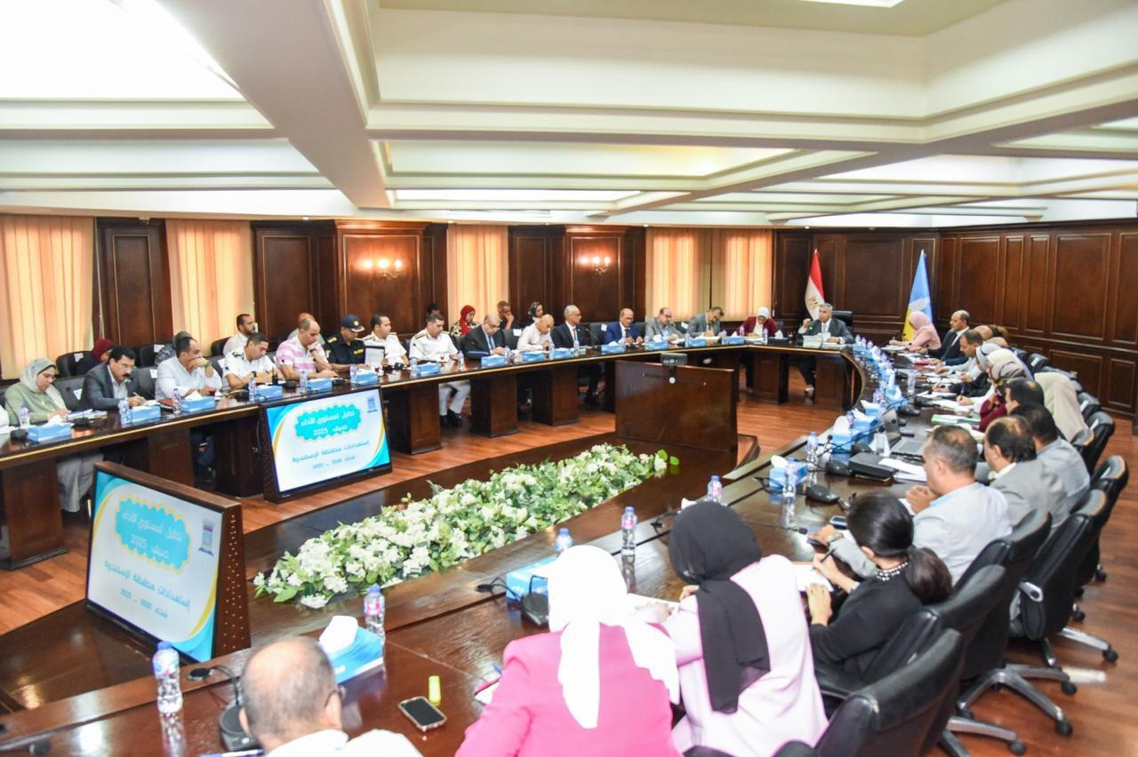 محافظ الإسكندرية يعقد اجتماعًا موسعًا  لمناقشة استعدادات موسم الشتاء| صور