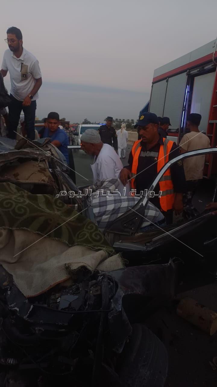 مصرع 4 مهندسين شباب إثر إصطدام سيارة ملاكى بأخرى نقل بصحراوى البحيرة 0 صور 