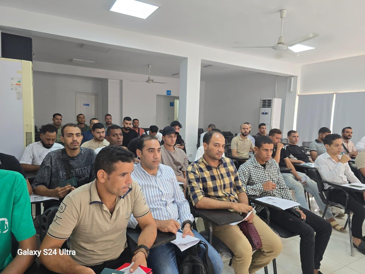 وزير العمل يعلن اختبارات جديدة لوظائف الأردن بمصنع وملابس جاهزة| صور