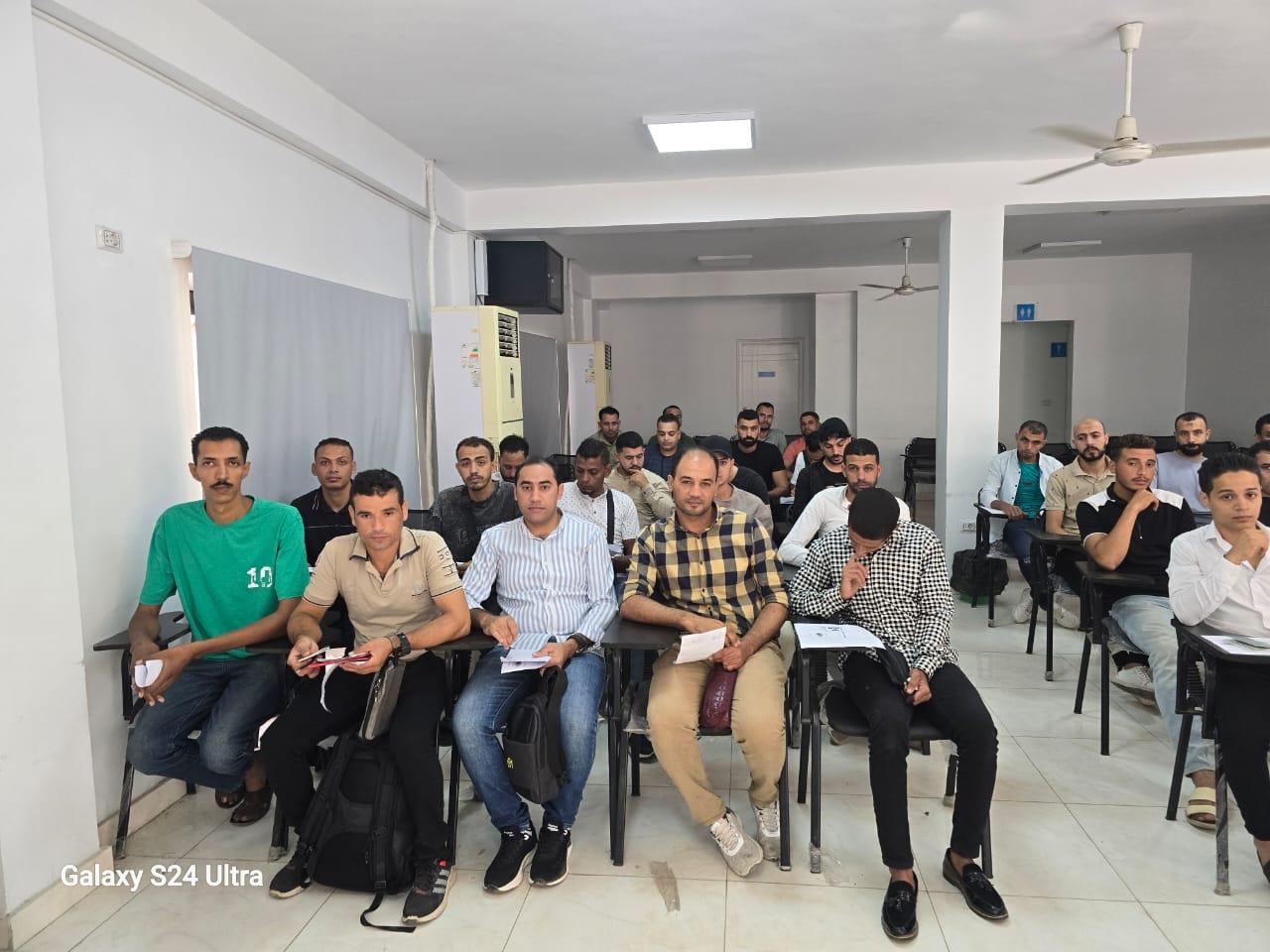 وزير العمل يعلن اختبارات جديدة لوظائف الأردن بمصنع وملابس جاهزة| صور