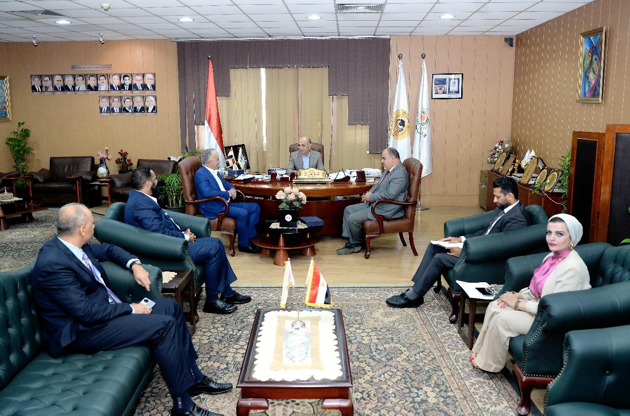 جامعة المنصورة تستقبل وفد السفارة الليبية لتعزيز سبل التعاون مع الجامعة .