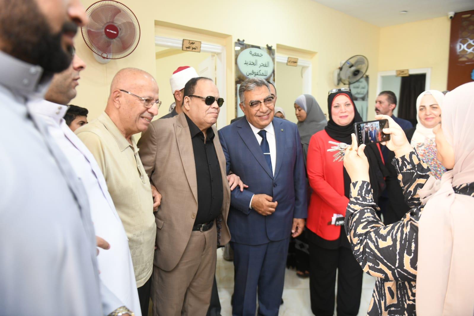  في لقاء أبوي : محافظ الدقهلية يتفقد جمعية الفجر الجديد لذوي الهمم من أهل البصيرة بالمنزلة| صور