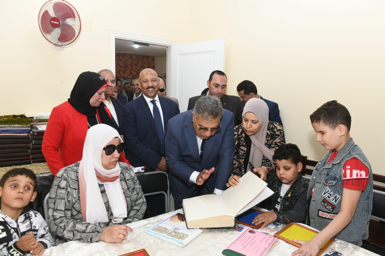  في لقاء أبوي : محافظ الدقهلية يتفقد جمعية الفجر الجديد لذوي الهمم من أهل البصيرة بالمنزلة| صور