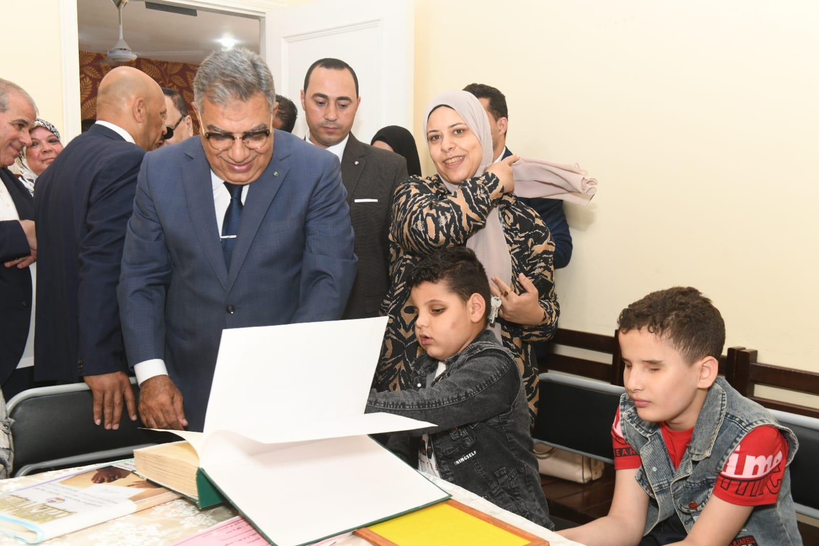  في لقاء أبوي : محافظ الدقهلية يتفقد جمعية الفجر الجديد لذوي الهمم من أهل البصيرة بالمنزلة| صور