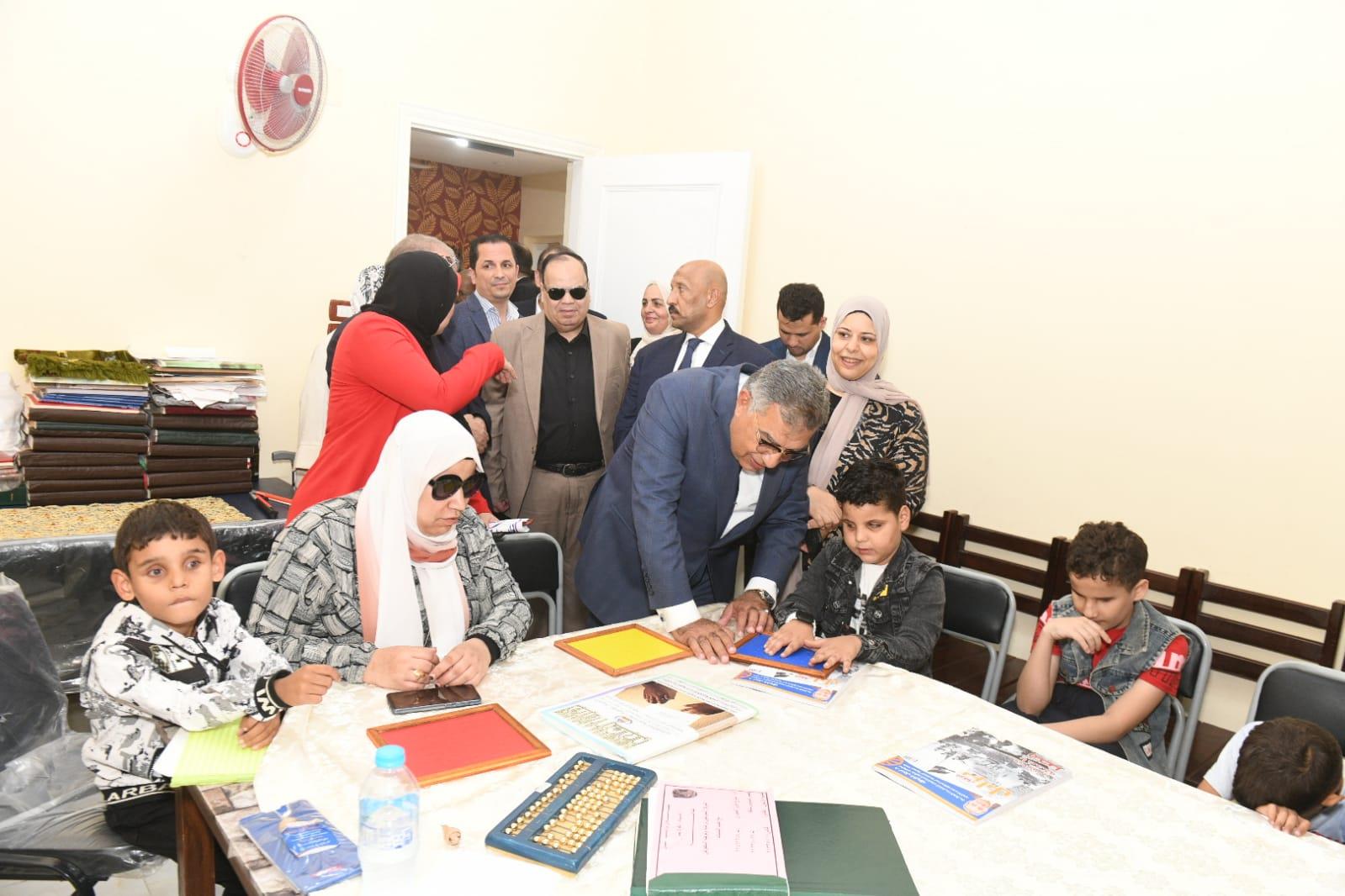  في لقاء أبوي : محافظ الدقهلية يتفقد جمعية الفجر الجديد لذوي الهمم من أهل البصيرة بالمنزلة| صور